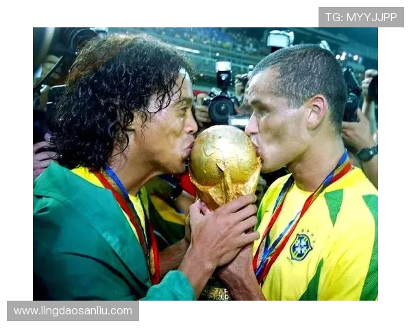 各路足球明星的巅峰时刻与传奇瞬间回顾